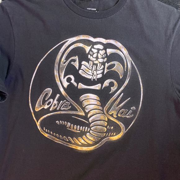 Cobra Kai Fifth Sun Short Sleeve Metallic Shirt Mens Large UNISEX Graphic Crew - Picture 2 of 6